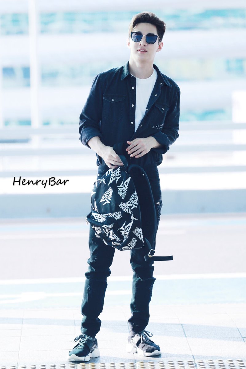 kim86109's tweet photo. #HENRY #HenryLau
#헨리  ❤️ #刘宪华 #劉憲華 190702 Seoul to Beijing cr.@baiduHenrybar https://t.co/Nf33SdKiSb