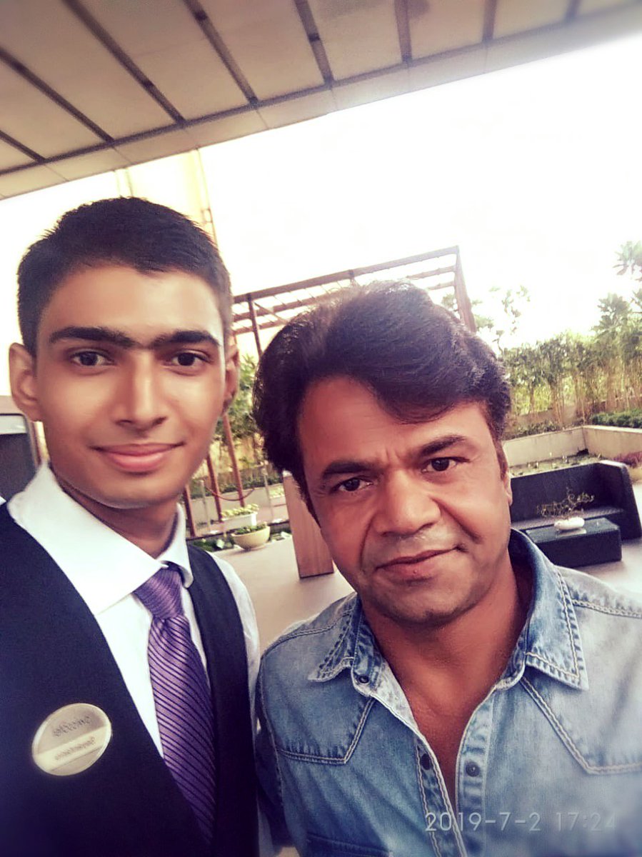 itsrahulagain's tweet photo. #SchoolOfHospitalityAndCulinaryArt #TheNeotiaUniversity student Mr Sayantanu Pahari with one of the most popular and influential comic role actors of Indian cinema #MrRajpalYadav at #SwissotelKolkata https://t.co/OdhXmDHdXz