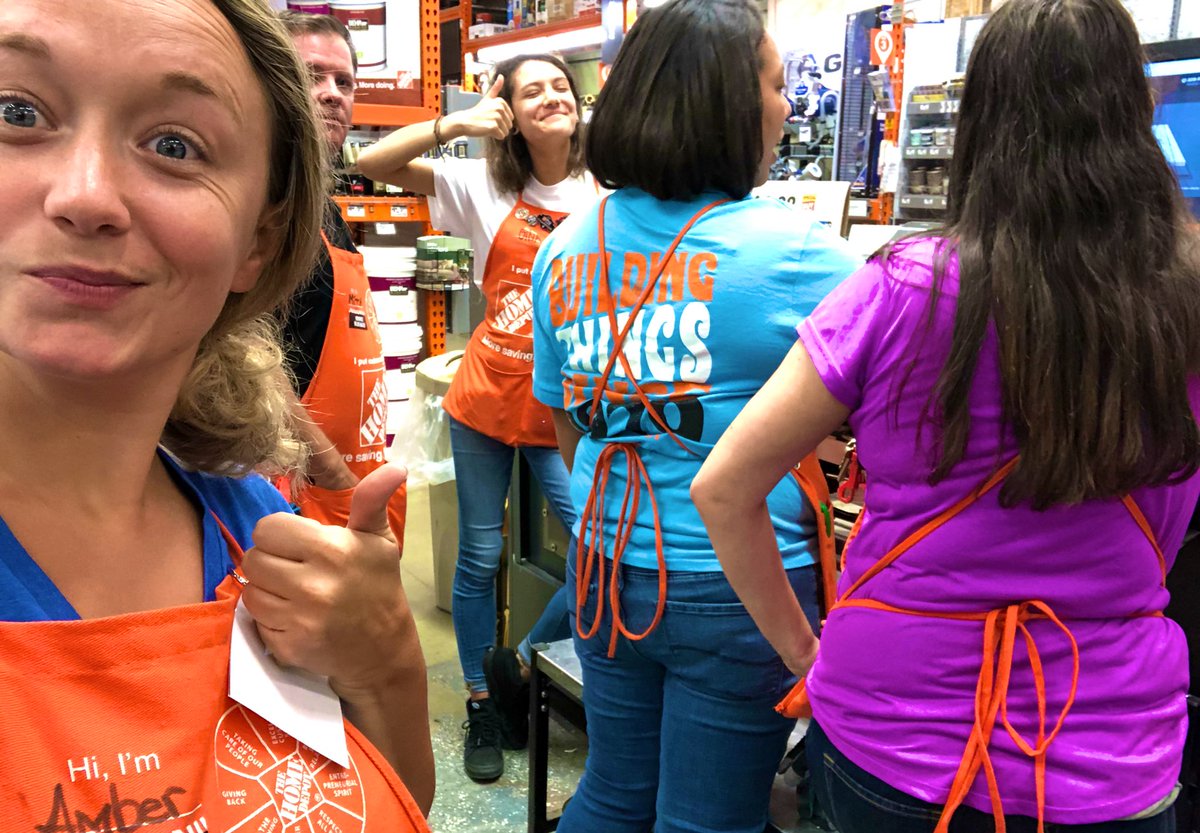 SilvaniAmber's tweet photo. We LOVE Pro...and to have fun 🤗🎨 #FindKnowGrow https://t.co/wIrbcliGGj