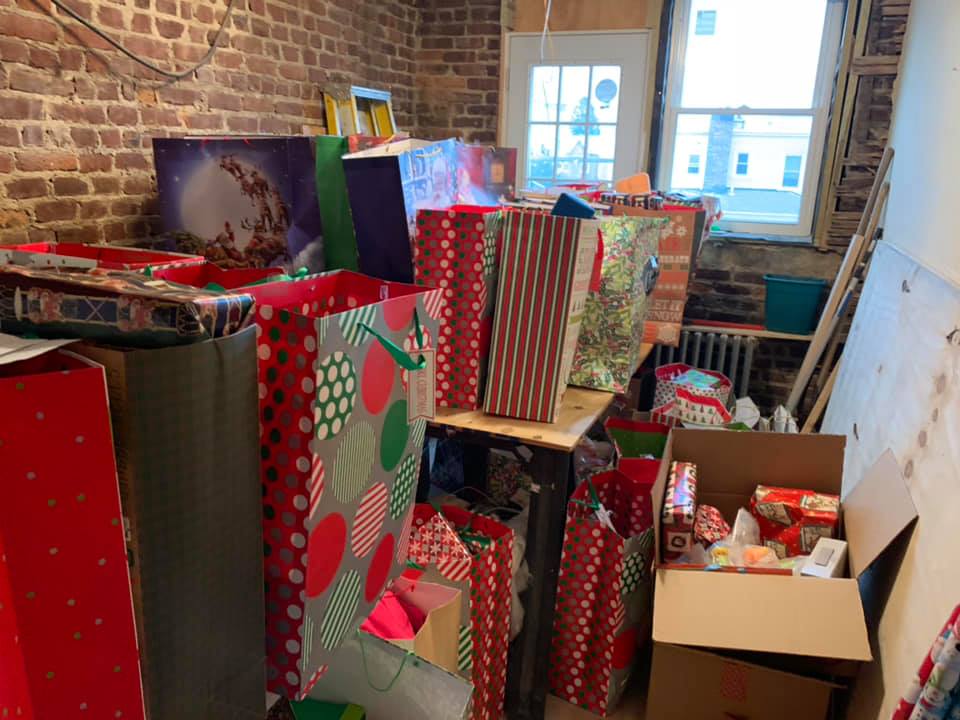 LynneCorry's tweet photo. #haveyouheardaboutme #philanthropy @samaritanny #charityFORkids #donate #toydrive2019 #gottoys #itsgettingbigger #canyouhelp
Starting our drive early this year....Our roster grew from 45 kids to 1400 kids! We do toys right! JOIN US for 2019! https://t.co/onhbKjy1Ld