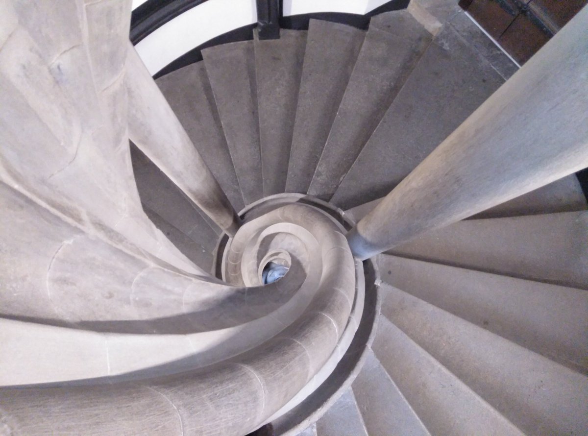 maguerreroc's tweet image. #MathsinLife Escalera ayuntamiento @Rothenburg