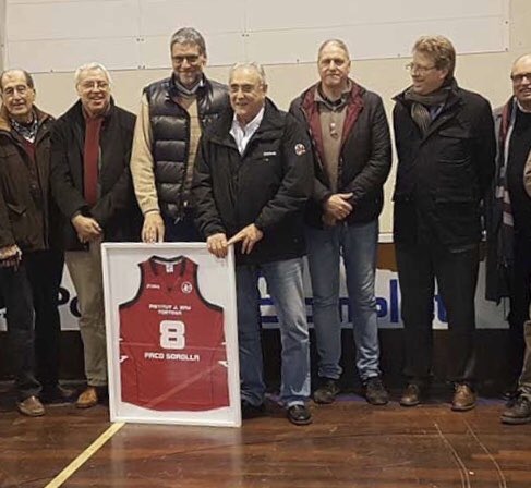 Ferran_Bel's tweet photo. Trist , com tot l’esport tortosí i ebrenc,  per la mort de l’amic Paco Sorolla, esportista, docent i una gran persona compromesa amb la seva ciutat  #Tortosa #basquet https://t.co/fwZY6G7Xmp