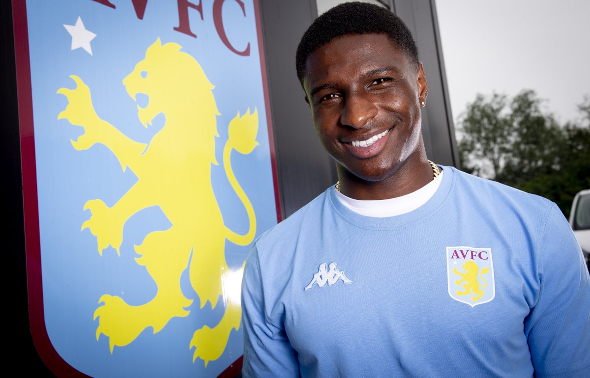 AstonVilla's tweet photo. #OurHause in the middle of defence...🎶
#AVFC https://t.co/O3Jyz2vQrw