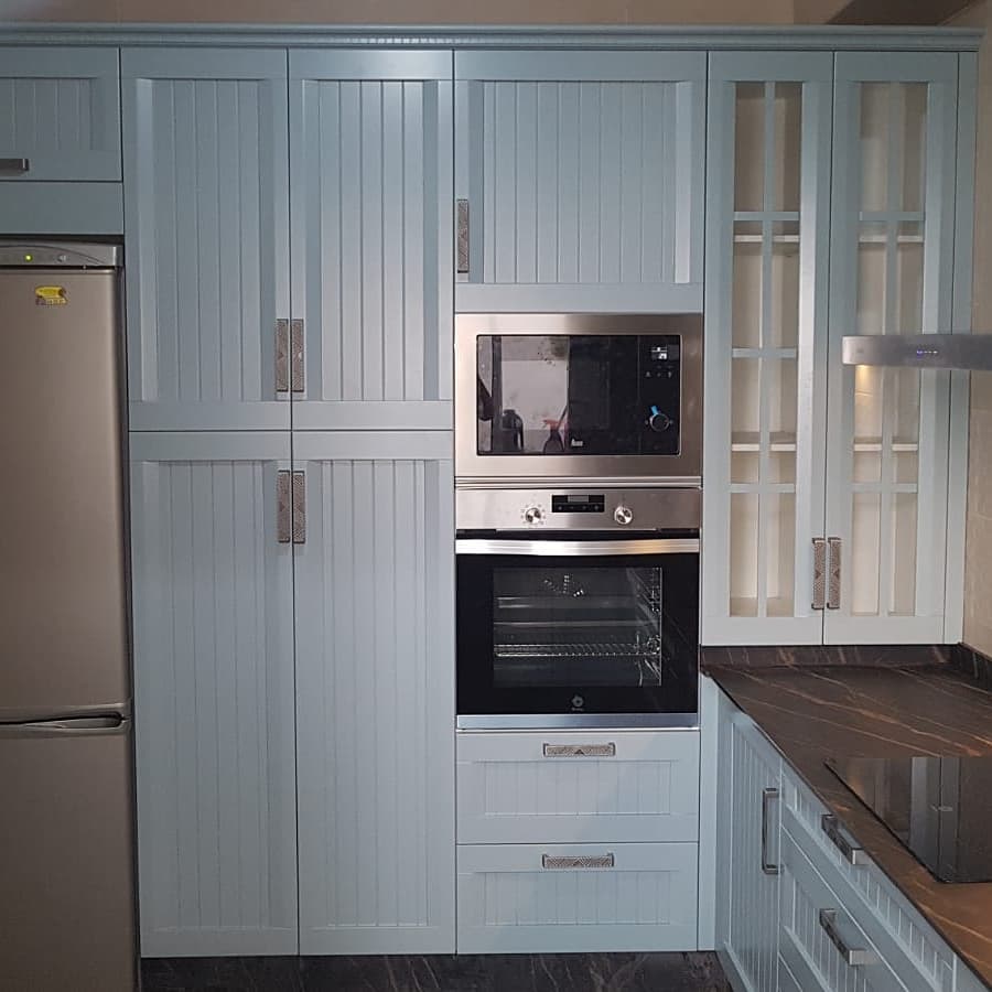 MCocinasJimenez's tweet photo. Cocina en dm lacado, encimera laminam noir desir https://t.co/YUaPlBlJ6w