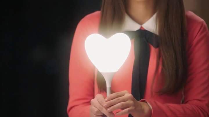 Lampara de corazon, son dos. Cuando extrañes a la otra persona podes tocarla y la otra lampara se va a encender, no importa la distancia. Quiero mil