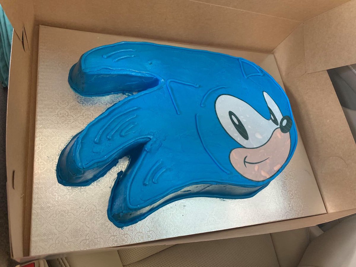 Chesserts's tweet image. Birthday #cake #sonicthehedgehog #bakedtoorder #deliveredfresh #Texas @sonic_hedgehog