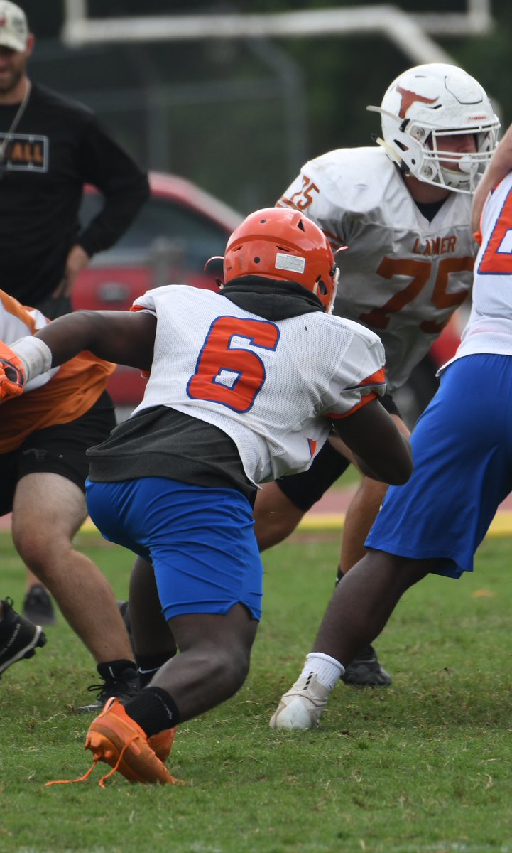 ParkviewFB's tweet photo. 6 Days left until Youth Camp. Who will rep the #6 like @kobew2001 for our Panthers one day? https://t.co/wJW9PEuwMK https://t.co/z1KThvAQsI