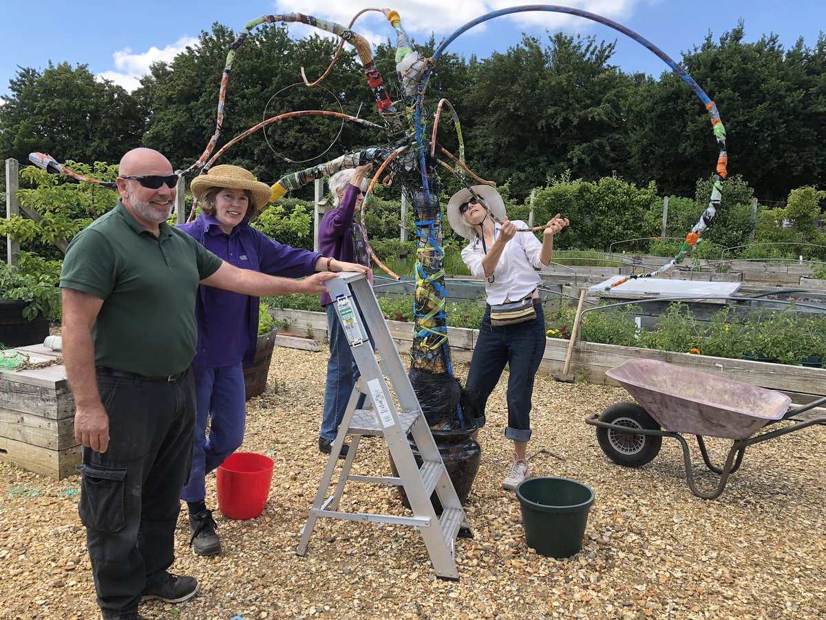 NewForestSussed's tweet photo. The #plastic tree has arrived @PatricksPatch @FairweathersGC #Beaulieu 4 #PlasticFreeJuly. Schools &amp; children: turn #plasticfree thoughts into actions, it’s ready for your hoops. DM for details or visit Patrick’s Patch @LymoTweetUp @greenhampshire @sascampaigns @hallidayfineart https://t.co/Op4ttXcyAO