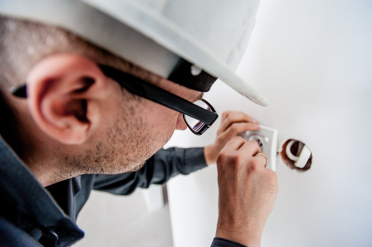 TheFixMyGroup's tweet photo. FixMy Group has a large team of experienced, trained electricians located throughout London &amp; the South East. FixMy Group will provide fast and effective solutions to all commercial and residential electrical issues. Visit https://t.co/14BWcDY4Dh or call us today on 020 3542 1756 https://t.co/VcKEgt6x3T