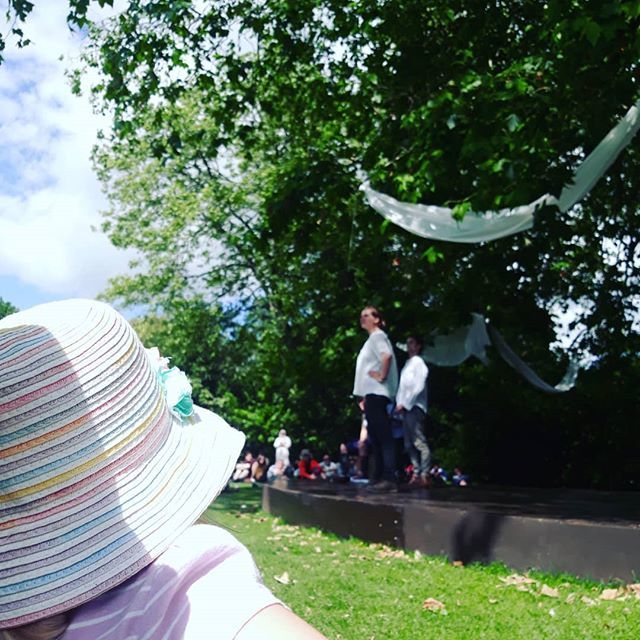 happyfamilyhub's tweet photo. On our Sunday Funday jaunt into Stratford-upon-Avon this weekend, we stumbled across @partnersrapt performing As You Like It as part of @thersc #rscdell outdoor theatre season. Little C enjoyed it so much and was transfixed for a good 30 minutes (I think… https://t.co/tjsX6e3D8y https://t.co/CxdragFsit