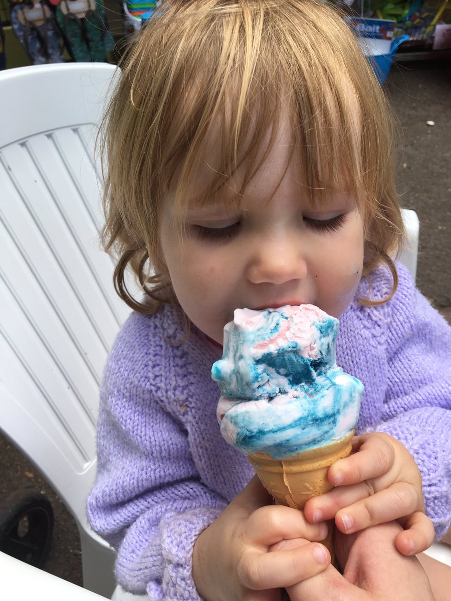 carlypom84's tweet photo. Oh I do like to be beside the seaside...๐๐บ #NessBeach #Devon #Holiday #WithMyFave https://t.co/zlaketb3xI