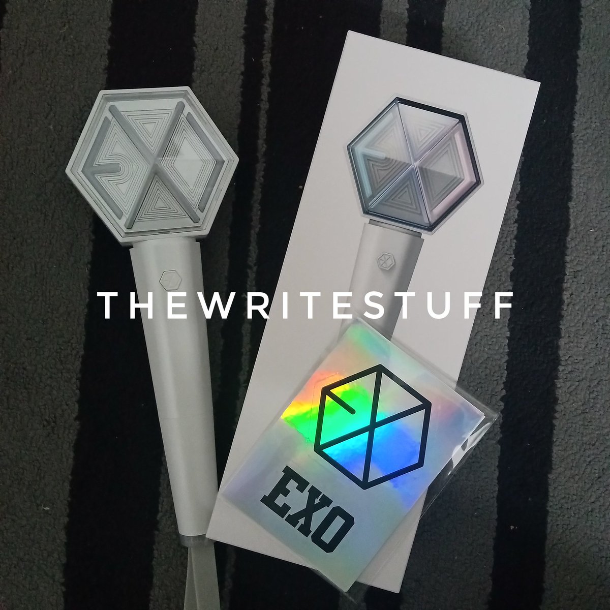 thewritestuff16's tweet photo. #twsupdates
All 54 lightsticks' box is perfect, lightstick itself i dont know because din open 1 by 1 π
and yes, we received all 54 set of pc ππ https://t.co/L8WLm2LYNY