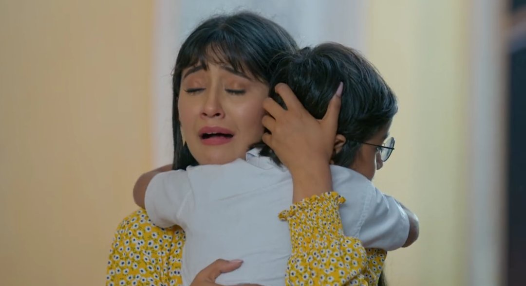 tisha_pradhan's tweet photo. They both got relief when they saw each other being safe from the blast. The way they hugged 😭😭😭😭
#BestMaa #BestBeta ♥️
#yrkkh #Kairav #ShivangiJoshi https://t.co/AiCH0VZF5M