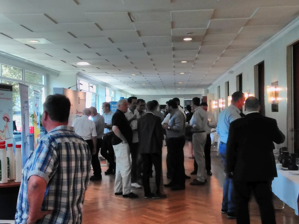 VEH_Energie's tweet photo. Austausch zum #Energiehandel mit den Ausstellern auf der VEH-Jahrestagung: @ERCAdditiv, @pro4dynamix, #Oilfox, #Tecson, O.M.R, Kaiser&Schmedding, @IWOeV, Gütegemeinschaft Energiehandel, DEHOUST, atrego, Futures-Services, Horn, INNOSPEC, LIV-T, WPD, Schäfer-Valerio #energieistbunt https://t.co/lFlEL8yzD1