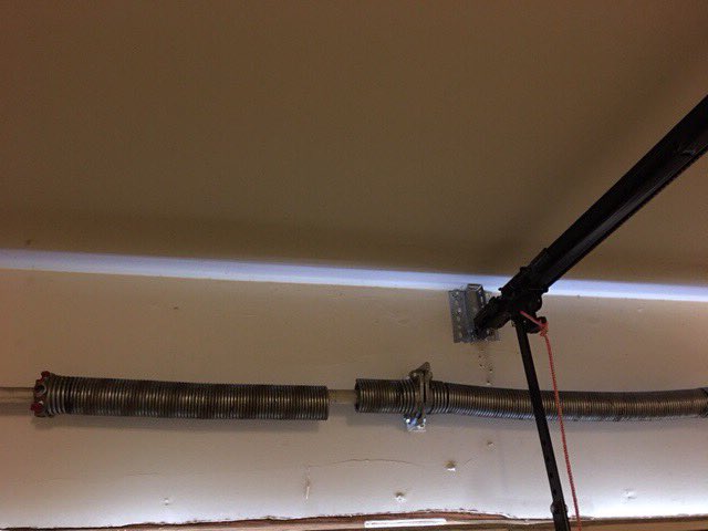 repairnearyou's tweet image. Another spring replacement complete! ✅

#springrepair #garagerepair #garagesprings #work #krugervilletx #garage