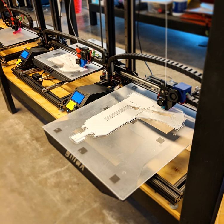 gCreate3D's tweet photo. Giant ray gun in two halves printing on our #gMax2 3D printers. Printing with standard settings 200 micron layer height, 25% infill, 0.5mm nozzle and Atomic PLA. Pew Pew! #3dprinting #funtimes #cosplay #gcreate #whatwillyoucreate https://t.co/N8hcUTE8MD