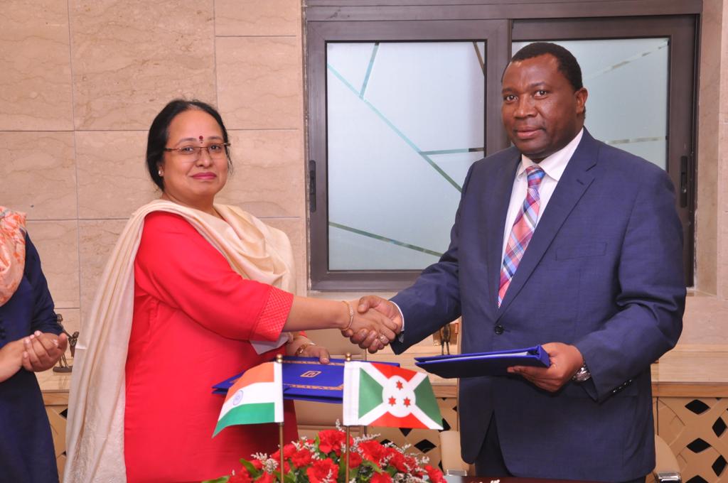New Delhi en Inde, 2 juillet 2019, au bureau de l'EXIM BANK a eu lieu une signature d'accord de ligne de crédit entre EXIM Bank d'Inde et <a href="/BurundiGov/">Primature de la République du Burundi</a> représenté par <a href="/DrDomitieN/">Domitien Ndihokubwayo</a> Ministre, pour les projets: construction Parlement à <a href="/Gitega/">Province Gitega</a> et deux buildings Ministeriels à Bujumbura
