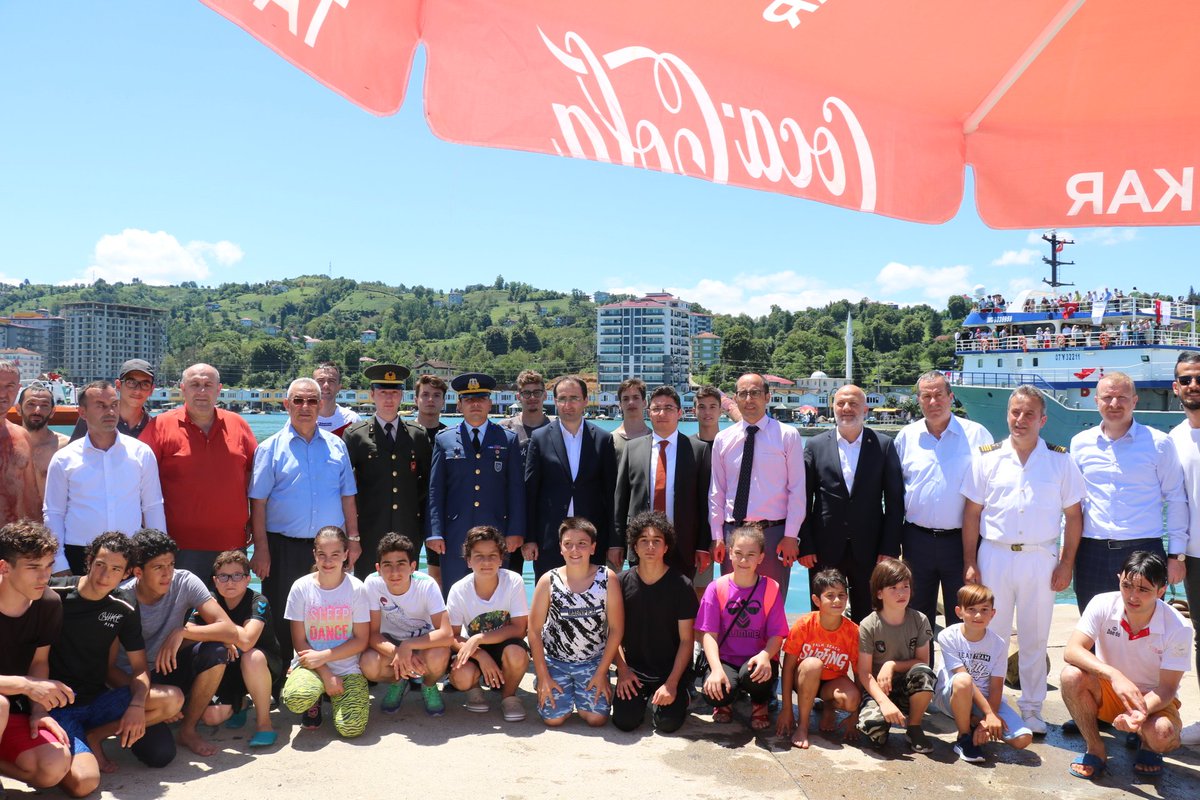 PAZARKAYMAKAMLI's tweet photo. Denizcilik ve Kabotaj Bayramının 93. yıldönümü ilçemiz Kirazlık balıkçı barınaklarında düzenlenen programla kutlandı. https://t.co/vbpWgo6Ysy