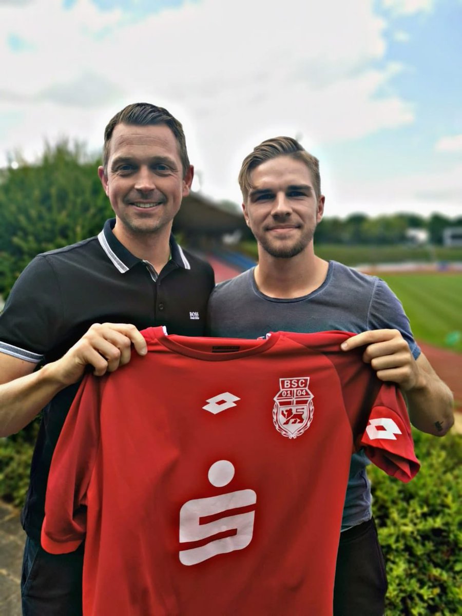 bonner_sc's tweet photo. Jan Holldack wechselt vom KFC Uerdingen zum BSC ✍️ Der 23 Jahre alte Mittelfeldspieler ist ein Wunschspieler der sportlichen Leitung, der mit seiner Spielanlage die Qualität des Kaders enorm steigern wird. Herzlich willkommen Jan! 🔵🔴🦁 #transfernews #gemeinsamloewenstark https://t.co/amTSrdAccu