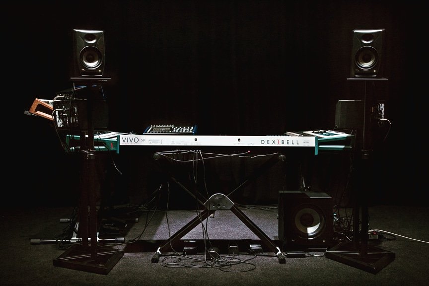dexibellMI's tweet photo. VIVO S9
๐น white & blue ๐
#dexibell #VIVOS9 #stagepiano #stage #digitalpiano #piano #keyboard #tastiera
#bianco #nero #blackandwhite #dark #music #studio #recording
#comboj7 #vivos7pro
#wood #handmade #italy #thegreatbeauty https://t.co/LSZfEfrOG5