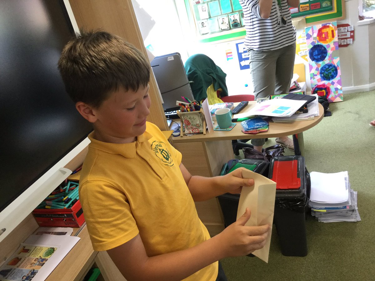 y4_windmill_ce's tweet photo. F received something very exciting in the post from the House of Commons! @TracyBrabin thanks for your letter. Can’t wait to see you there! https://t.co/vukTj4dwl7