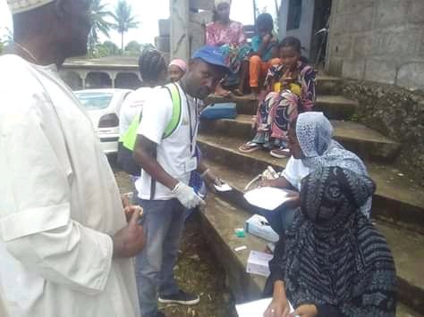 En plain sensibilisation sur la discrimination et dépistage VIH SIDA  dans la région de Mboudé à la Grande Comores #RightByHer  #Idecide #ASCOBEF <a href="/YamAfrica/">YAM/MAJ</a> <a href="/IPPFAR/">IPPFAR</a> <a href="/majcomores/">YAM/MAJComores</a>