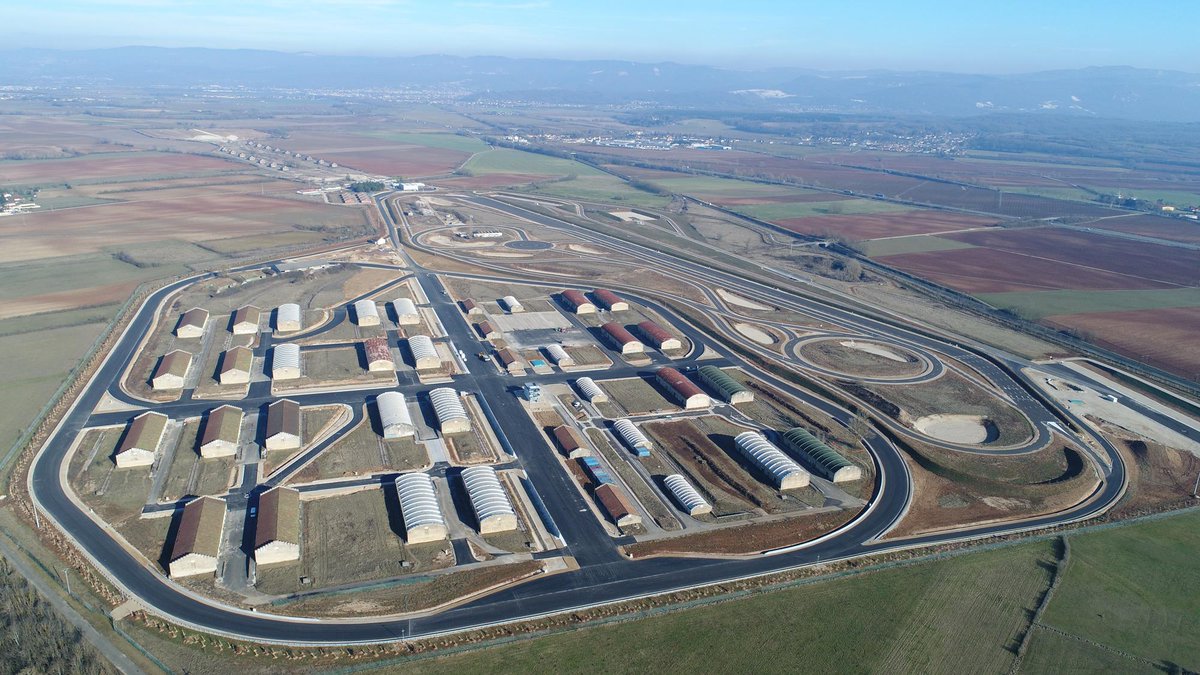 RenaultTrucksCo's tweet photo. En tant que membre fondateur, #RenaultTrucks soutient @Transpolis, ville laboratoire à échelle 1/1, inaugurée aujourd’hui. Les objectifs : innover et tester avec toutes les entreprises partenaires la mobilité urbaine durable. #TranspoLive #IntelligenceCollective https://t.co/90TJOzVNxN