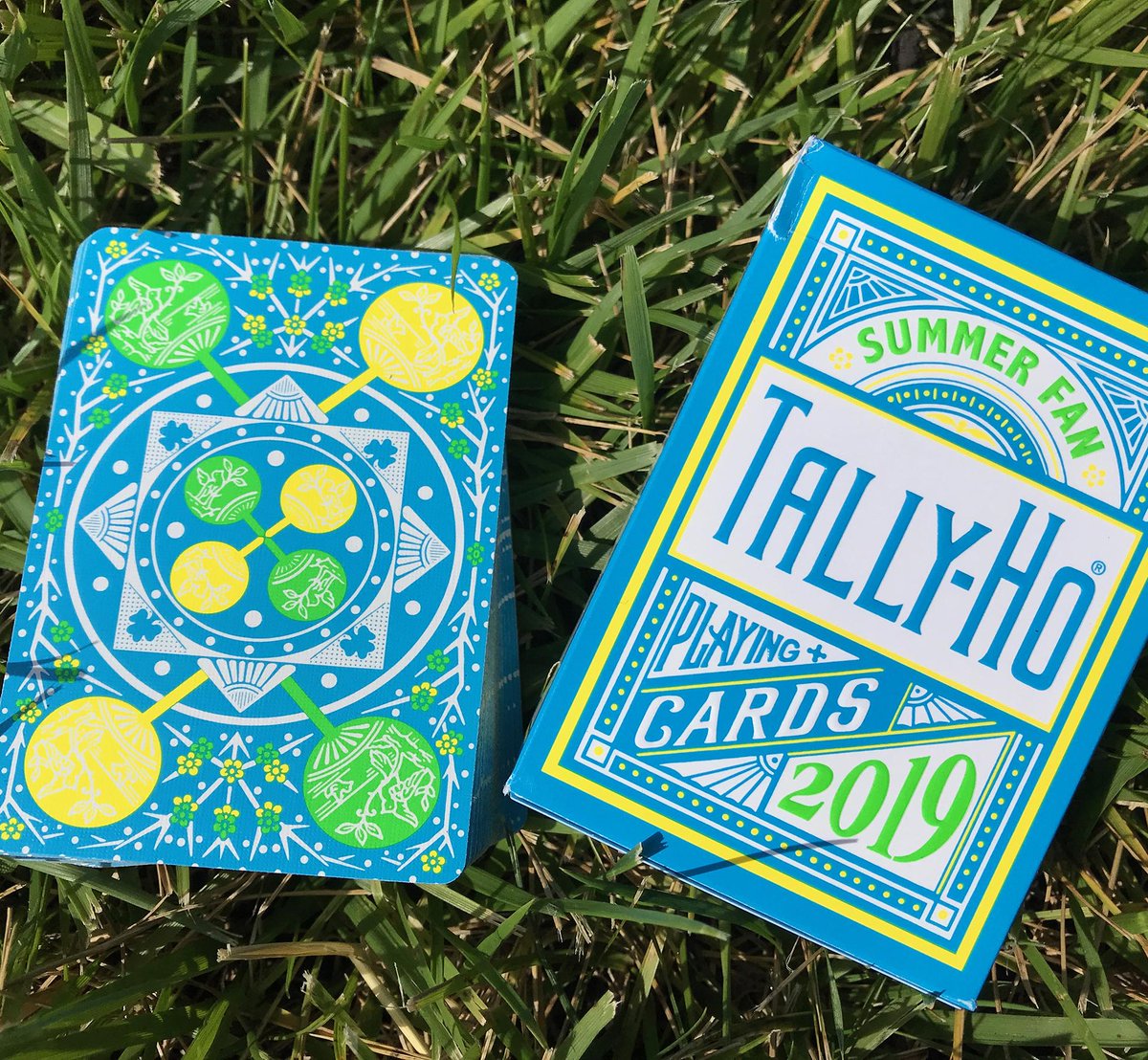 bicyclecards's tweet photo. ♥️♠️♦️♣️ The joys of summer include the Tally-Ho™ Summer Fan Back Check them out @ https://t.co/X0ynizmweS - #FromTheMakersofBicycle #USPCC _____________________
 #cardcoolness #ilovecards #shuffle #playingcards #cardist #flourish #cardflourish #cardcrush https://t.co/PWNRb2ukK2