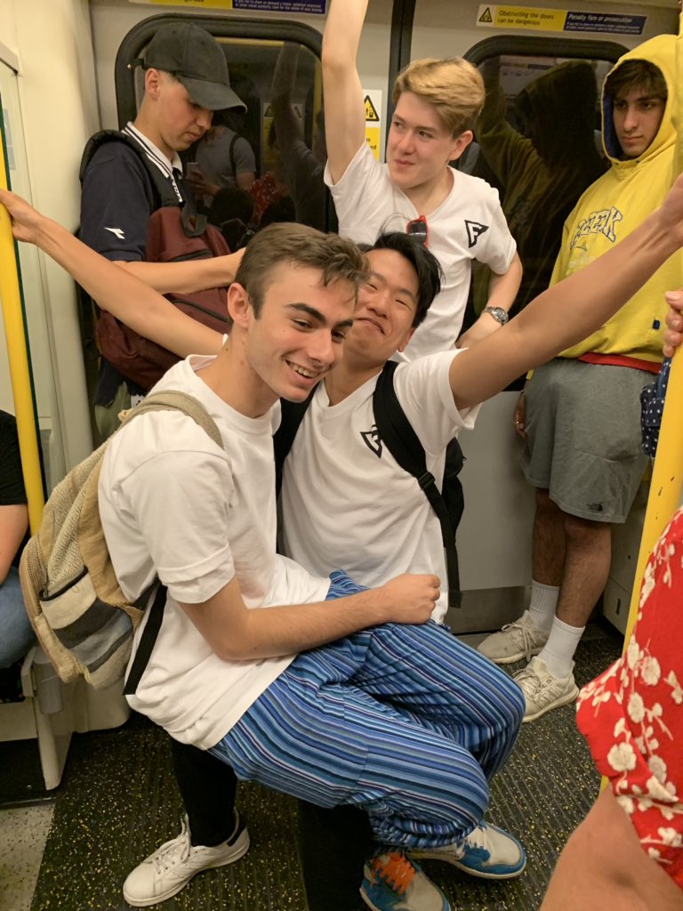 Fide_2019's tweet photo. Big boy Andy showing his strength for the team #EverydayIsLegDay https://t.co/TNDavBoyXD
