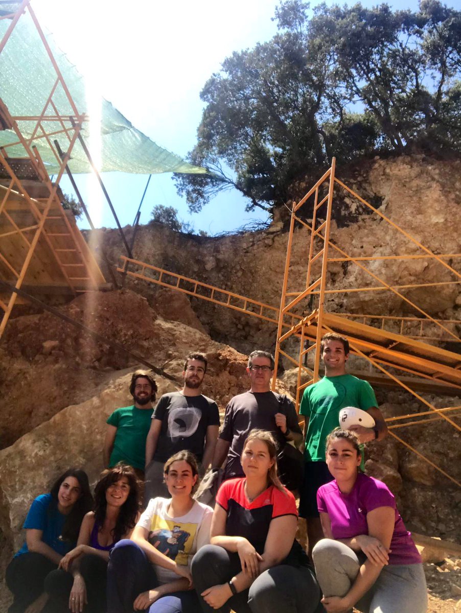 FATAPUERCA's tweet photo. #ParedejaTeam #EquipoParedeja #Atapuerca2019 #FirstJuly @UBUInvestiga @CENIEH https://t.co/VLHkWfD5iq