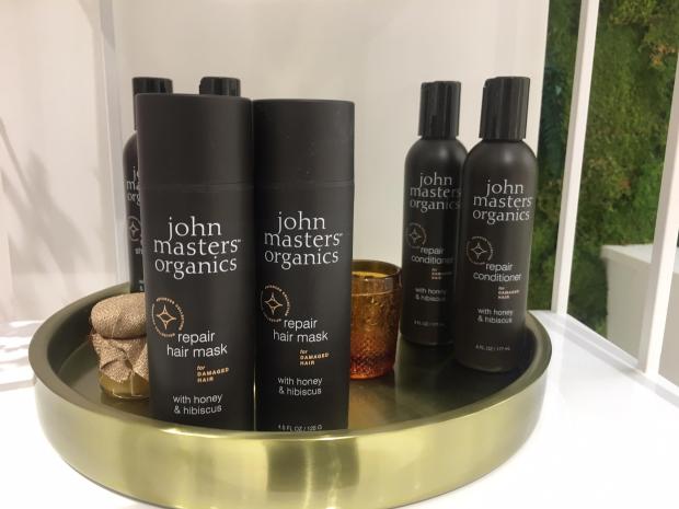 Pure_Beaute's tweet photo. La gamme Miel et Hibiscus de John Masters Organics : ma routine pour des cheveux soyeux - https://t.co/zu5IRoNPRz https://t.co/KqPJ8K2iHM
