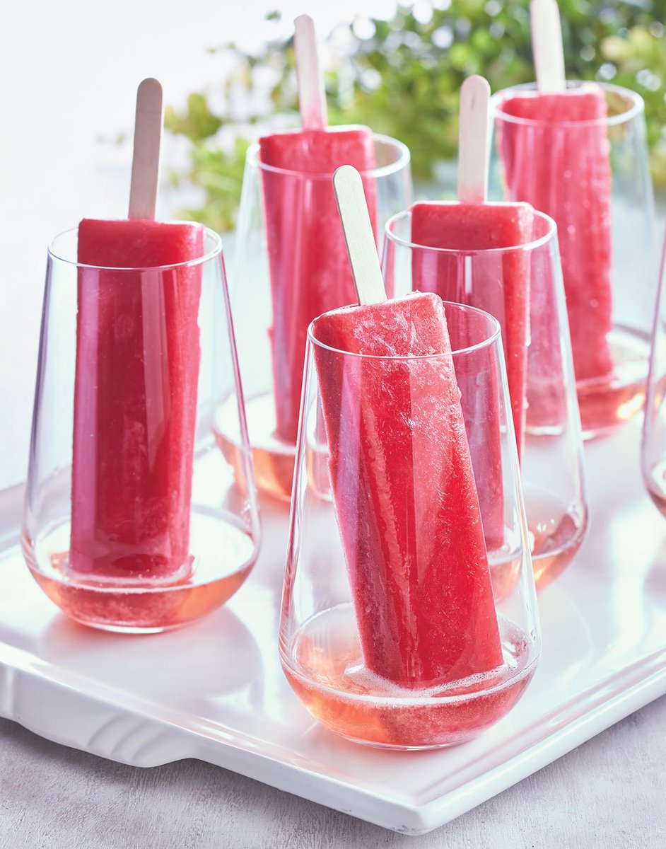 CuisineAtHome's tweet photo. We've officially entered #frosé season, friends, and you're definitely going to need to make these sparkling frosé &amp; raspberry popsicles. #cuisineathome
https://t.co/7pZq6BxO7q https://t.co/tGixgEIf8a