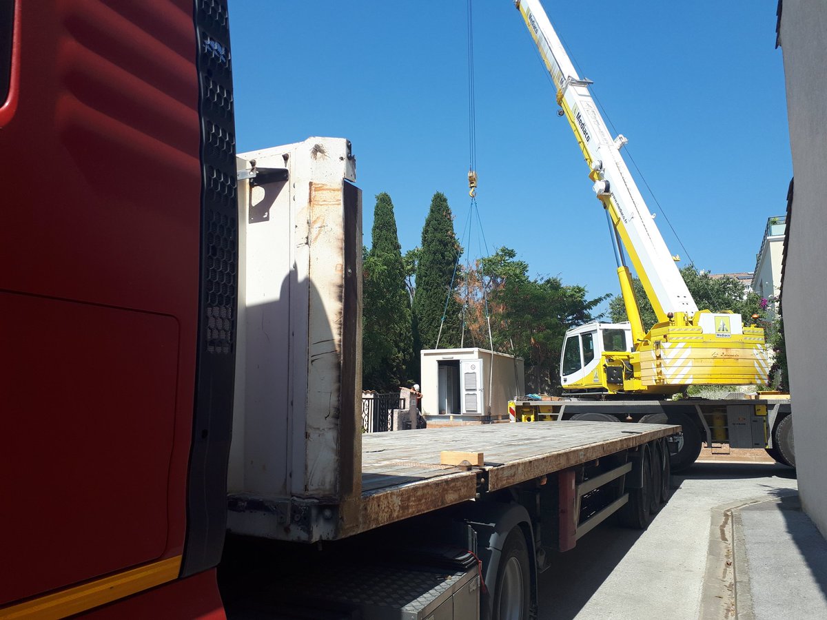 SUD_THD's tweet photo. Lancement des travaux de fibre optique à La Londe les Maures o�� le NRO a été posé en présence de @Laetitiaquilici, François De Canson et Hélène Rigal @MaRegionSud https://t.co/jPNCuFWH8I