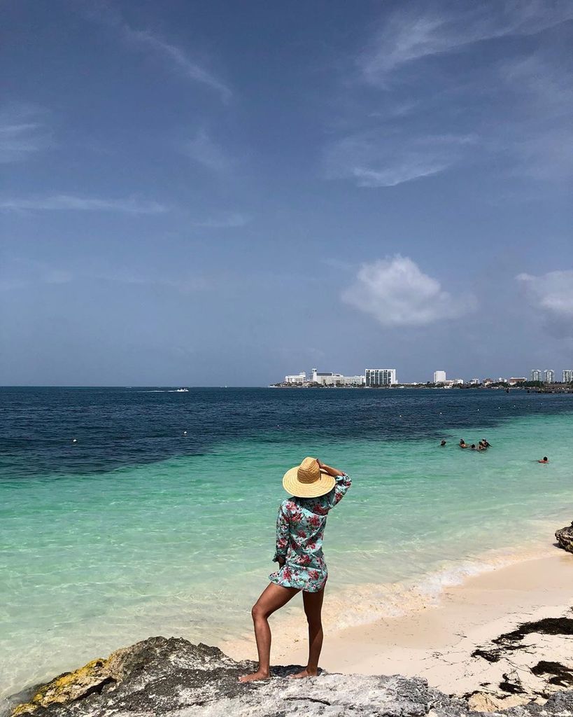 GetPlaya's tweet photo. Canso não de olhar esse mar 💚 😍 #BomDia ☀️🙏🏼 💦🦋 #mar #famtriphdocun2019 #paraiso #marcaribeño #cancun #mexico #rivieramaia #vivalomexico #cun #playadelcarmen #ilovemyjob #SemExperiênciaVidanãotemaMenorGraça #experiences #travel #viagemeturismo #wanderlust #exploreth… https://t.co/WEdoq23qiK