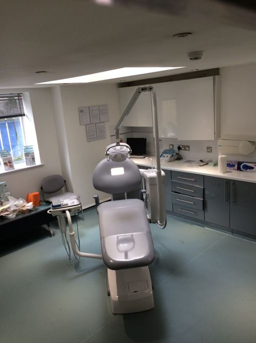 BFMulholland's tweet photo. We had 3 Belmont Chairs installed into a practice last week by the BF Mulholland Service and Engineering team! 

If you need to upgrade your Dental Chair get in touch with our Digital and Equipment Specialists Pat Mullins +353 (0) 86 791 3041 or Jack McHugh +44 (0) 7827 495 685. https://t.co/d1jy1RZ1G5