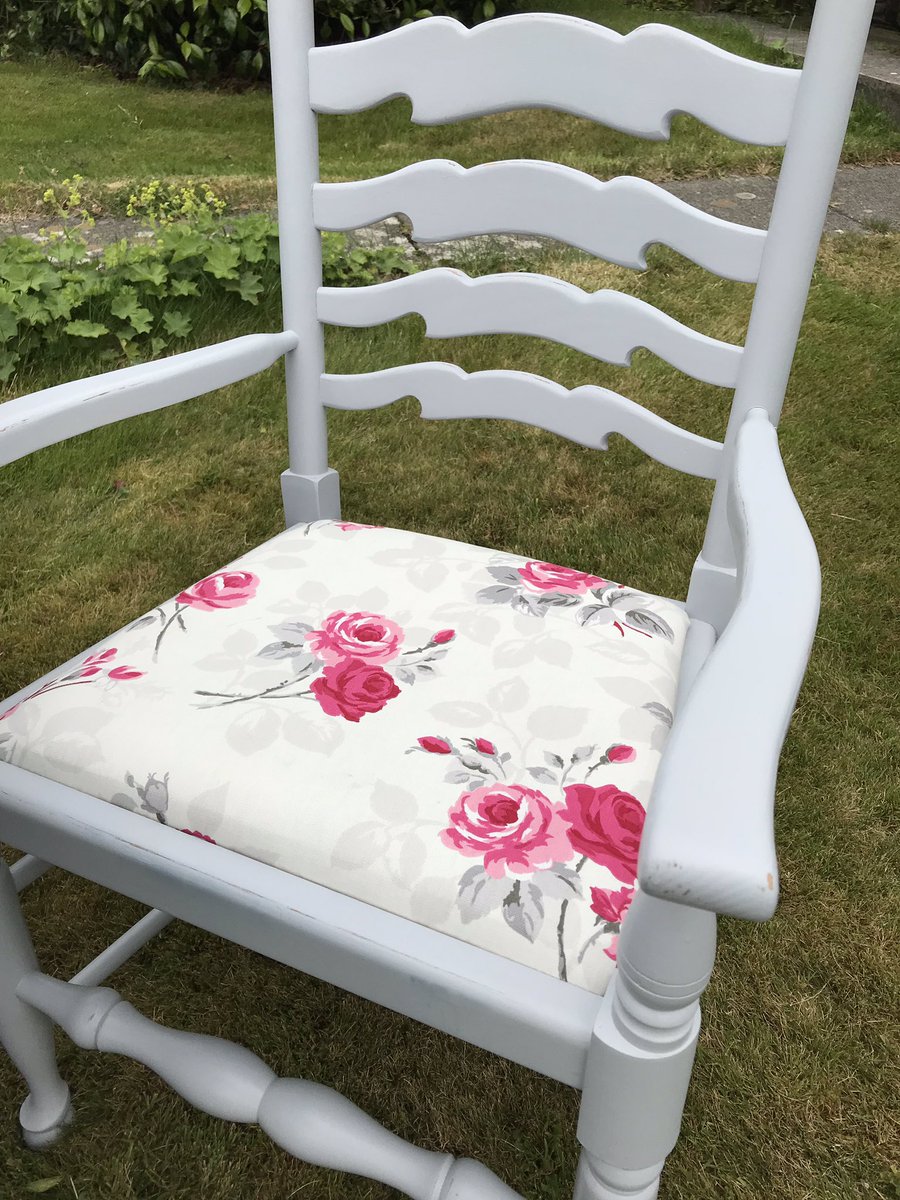 TisAnsum's tweet photo. Now available from Tis Ansum!
#paintedfurniture #upcycledfurniture #interiordesign #farmhouse #tableandchairs #clarkeandclarkefabric #countrychic #shabbychic https://t.co/oUwL73M4tm