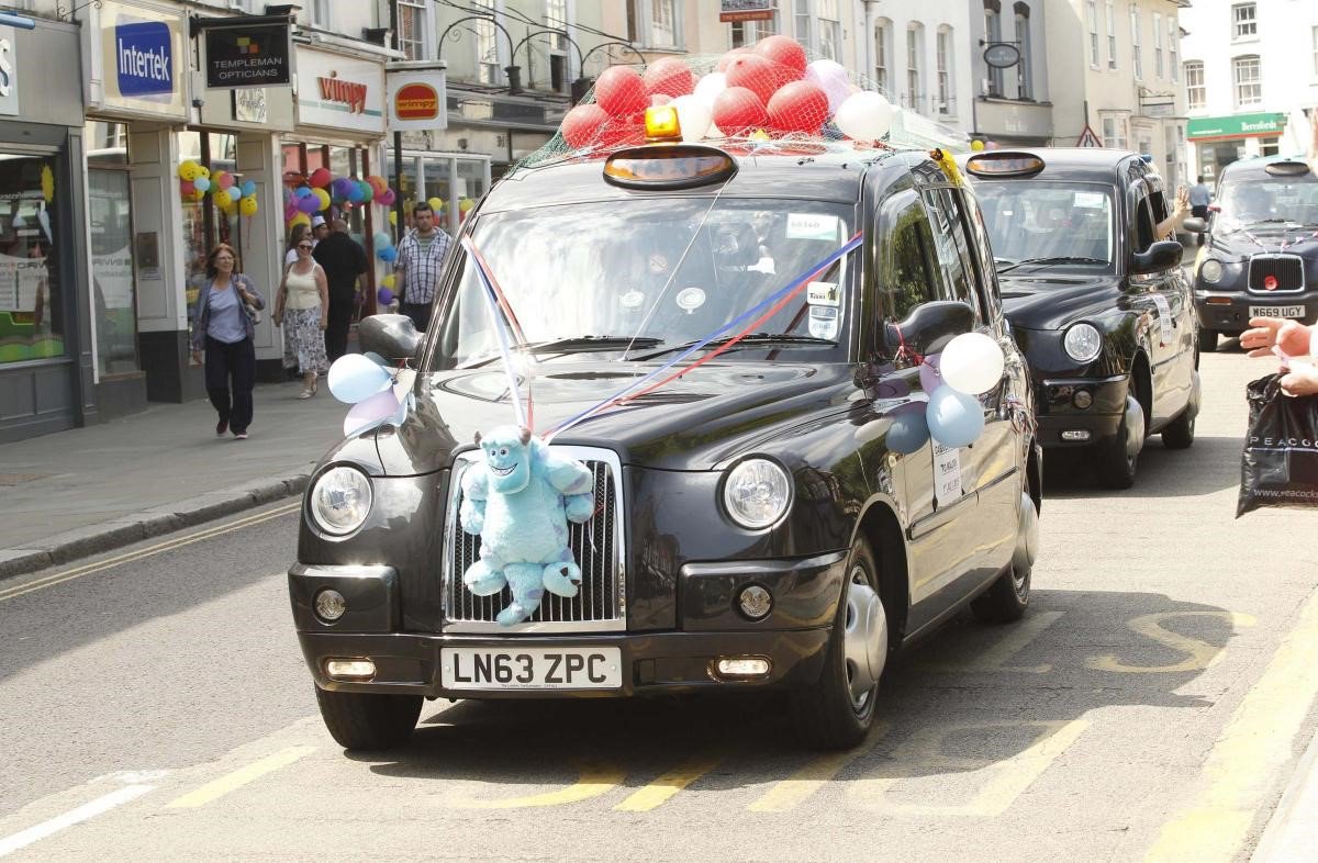 CliveEmson's tweet photo. If you're in the Maldon area tomorrow the annual @ELCO2019 takes place. Taxis take disadvantaged and disabled children and their carers on a day out, in convoy, stopping off at the Prom for ice cream and lunch at the @PlumeAcademy It's a fantastic sight! https://t.co/vnZasNbHXf https://t.co/rA555akP5B