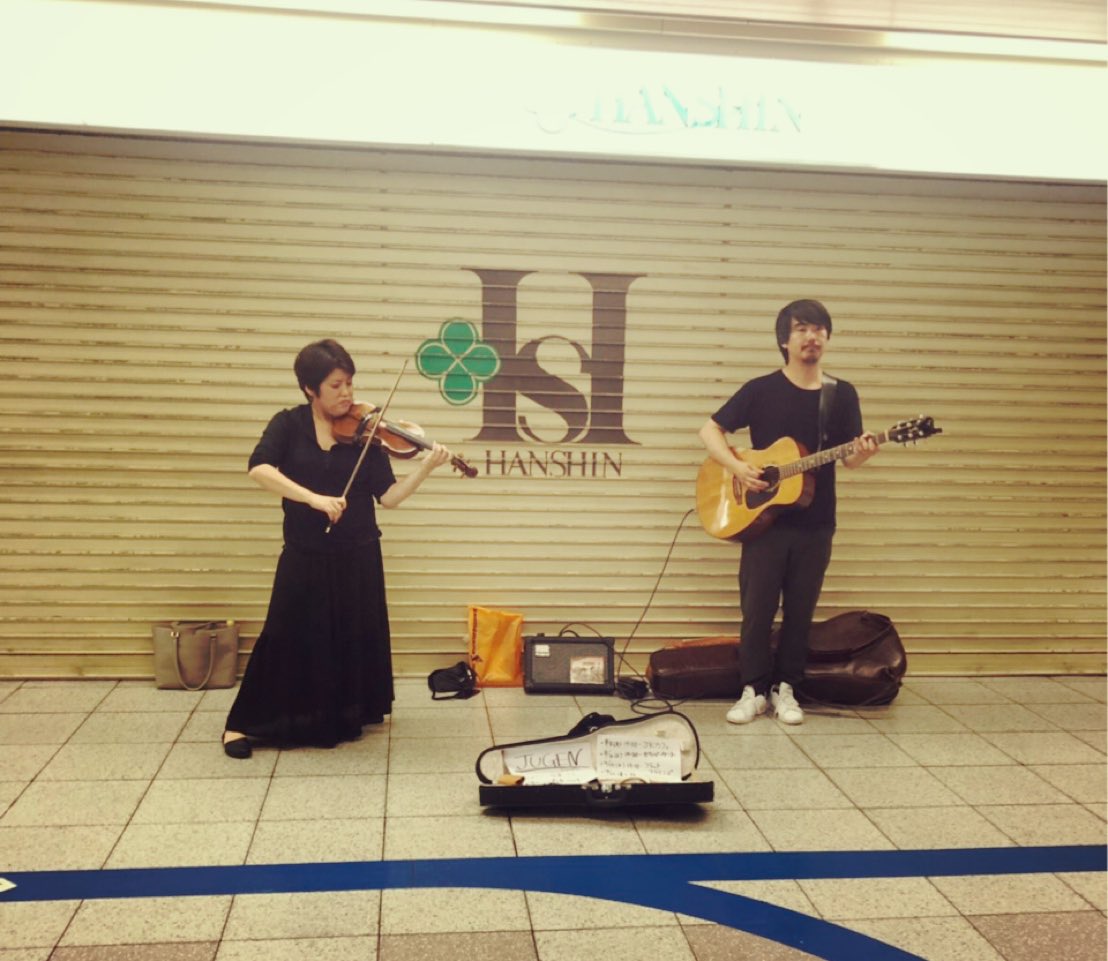 fumiko_violin's tweet photo. ひさびさのストリート、ありがとうございました！
『おふたりはどういうアレなんですか？』と聞かれました。
どうもこうもないアレです。JUGENと言いますよろしく。 https://t.co/WFZK3uwXRM