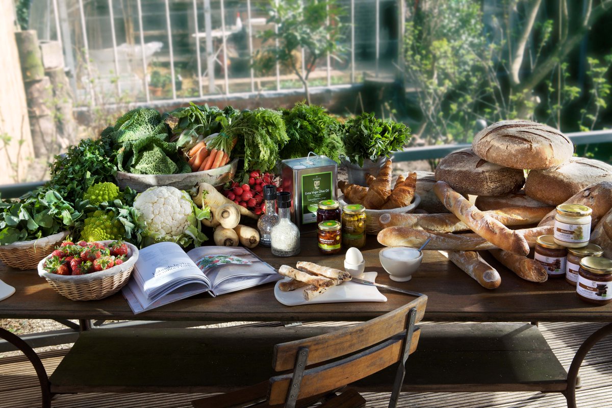At Le Pain Quotidien we believe that organic food is the best way to feed a healthy body. That is why we have a large variety of vegan, organic and fresh made options for you. 
#LPQorganic #PlantLove