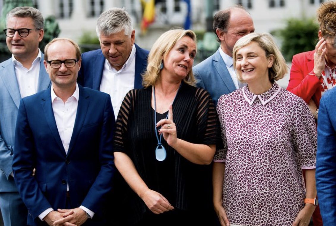 GavinLeeNews's tweet photo. “We don’t want that Belgium rag in the background” 🇧🇪
Liesbeth #Homans, The new Minister- President for #Belgium’s #Flemish region.
She’s from Flemish Nationalist Party, NVA + was referring to the #Belgianflag during a photo opp, before adding “nobody heard that did they.” 🤭 https://t.co/AsQyzxiSVh