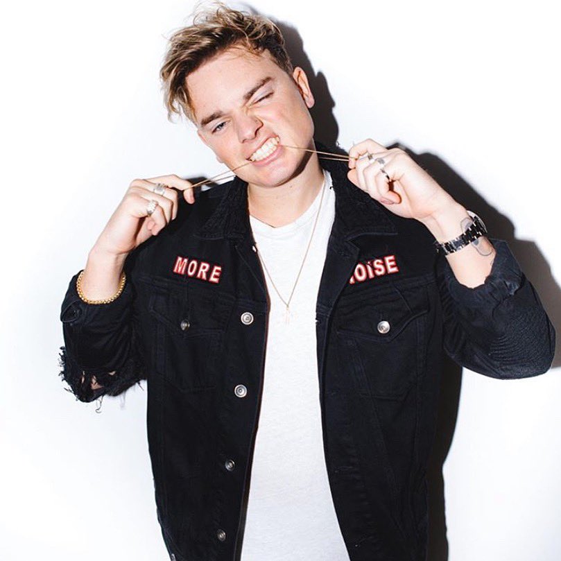 peacefieldsfest's tweet photo. Yeah, you heard it right! YouTube and DJ sensation @Jack_Maynard23 will be headlining the PeaceFields Main Stage this summer 🌈 blessing us with good music and charm! Get your tickets now at https://t.co/SVVQdfovy9 🎟⛺️ https://t.co/dFvNQg20jJ