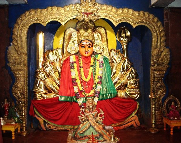 Ride me to victory Bhadrakali Maa 💞 #Bhadrakalitemple #Warangal built in 625 AD
#Kuladevatha 
#Kakatiyadynasty 
#Soultravelers always do visit 4 blessings of  #जगन्माता_भद्रकाली ⛩️🕍🙏
#Lionchimera #Devi #vehicle  #localtraditions #IncredibleIndia #Telangana #India @tstourism