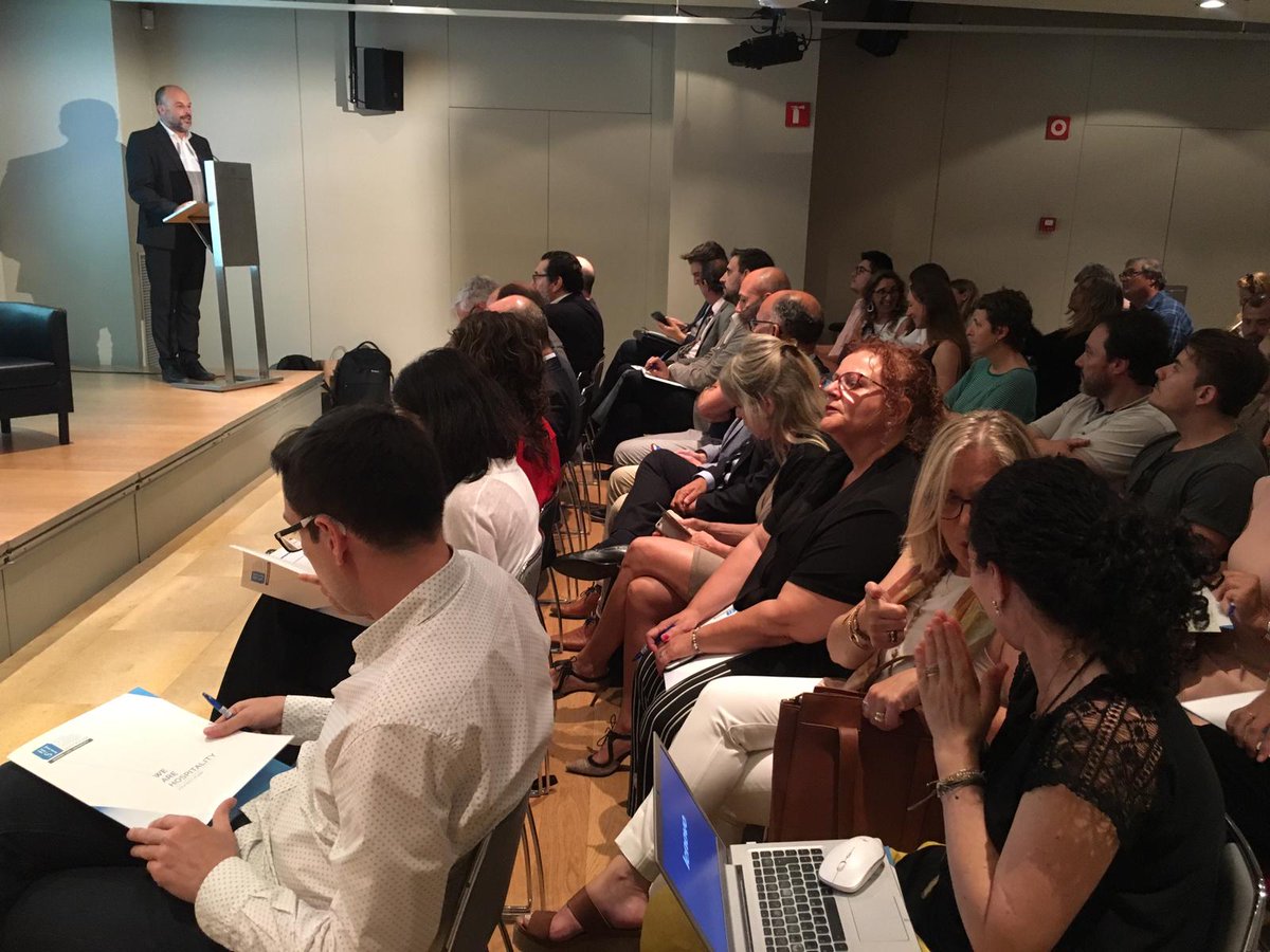 Benvinguda als assistents a la Jornada de tendències HTSI a càrrec del director de l’ACT <a href="/turismecat/">Turisme</a> <a href="/david_font/">David Font i Simon</a>. #HTSIFuturTreball