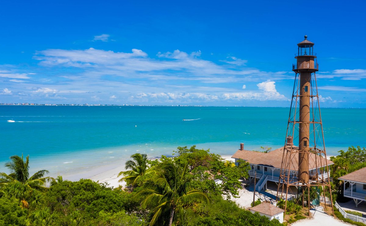 RealToursInc's tweet photo. It's a beautiful day out in #sanibel 
What is your favorite thing to do on the island? 

#givewater https://t.co/ECutQrnPwA