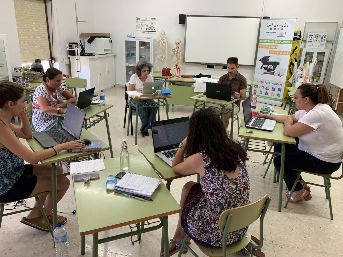 begocarramolino's tweet photo. Máxima concentración en examen de #ieducandobootcamp de @ieducando en @CesStaMAngeles 
Cada vez falta menos.... https://t.co/ZhUc8f8EMI