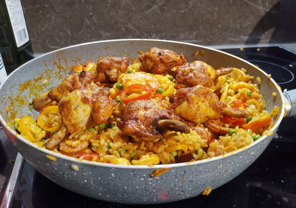 Sonda_M's tweet photo. Paella! https://t.co/kxvGBfdVWL https://t.co/sis3g5q5uf