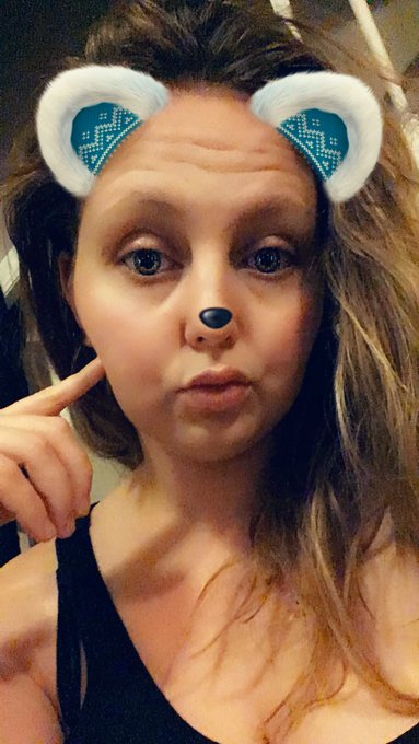 good morning 😚😚🌻🌻 https://t.co/lo5AlvmyDS