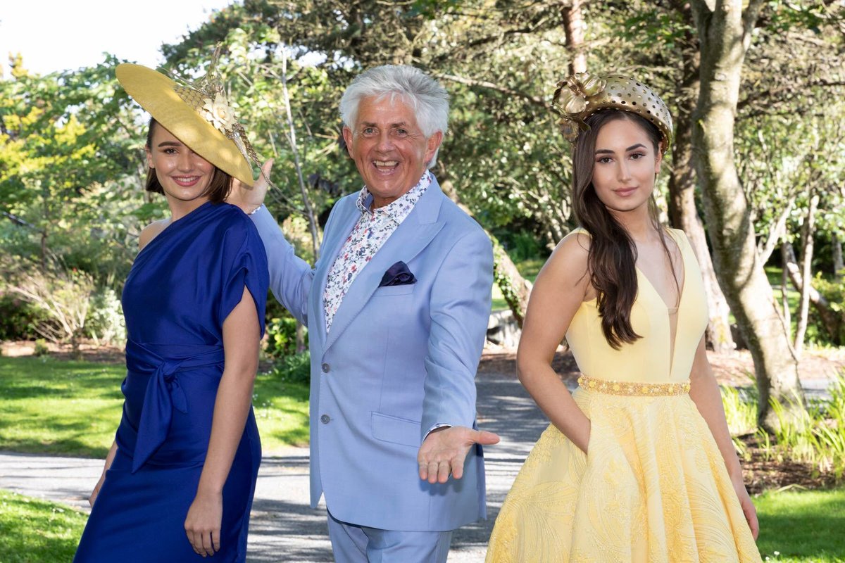 WesternDevCo's tweet photo. 💃👠🎩Start planning your outfit!🎩👠💃
#GalwayRaces Kickstarter event @salthill_hotel Prom to Paddock returns on Monday, 29 July.
👉 https://t.co/xC5SeCoyJU
#promtopaddock #salthillhotel #enableireland #galwayraces #lookwest https://t.co/ff29EgYSld