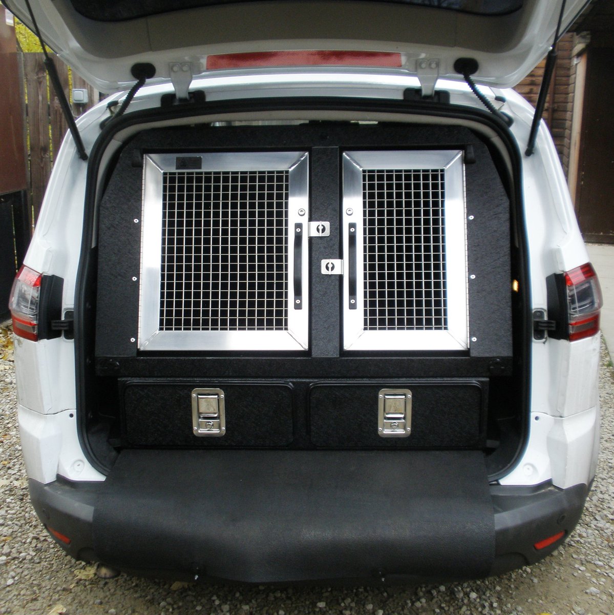 CABboxes's tweet photo. A blast from the past Ford SMax with CAB 2 double box, double drawers, rear escape panels, lights &amp; fans #cabanimaltransitboxes #cabtransitboxes #cab #dogbox #cabbox #settingthestandard #fordsmax https://t.co/V5CWVILUx6