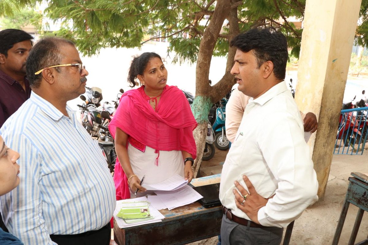 carengrowind's tweet photo. Sri P.S Girisha Garu, Municipal Commissioner,Tirupati, Mr. Jani Rehmat Garu, Municipal Engineer &amp; varied officials from #AECOM group attended the #healthscreenings of #sanitationworkers organized by Carengrow as part of #SmartCityMission. #MakePreventionMainStream @SmartTirupati https://t.co/5XtkjElWvK